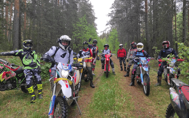 Marshruty_enduro_kuda_poehat_v_otpusk_les_motozykly